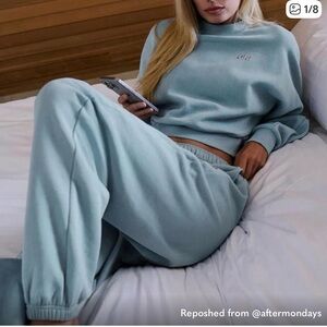 ALO Yoga alcolade celestial  Blue Crewneck Sweatshirt & Joggers Set